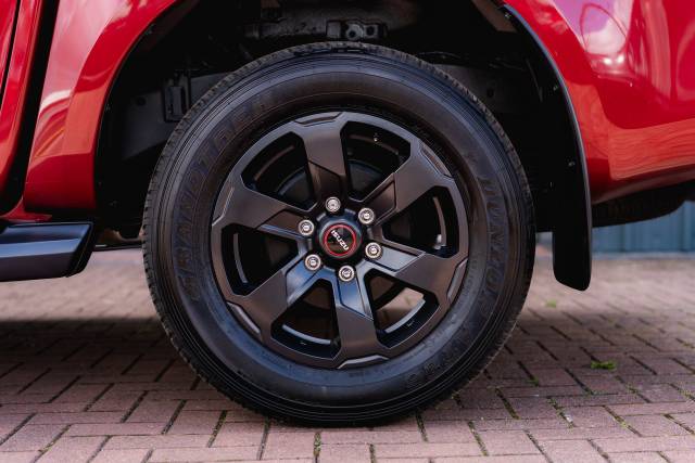 Isuzu D-Max 1.9 V-Cross Auto Diesel Red Spinel Mica