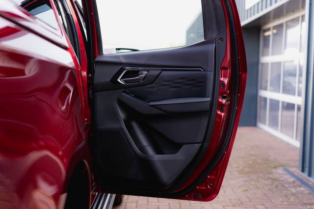 Isuzu D-Max 1.9 V-Cross Auto Diesel Red Spinel Mica