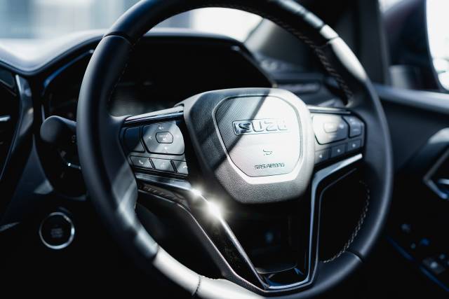 Isuzu D-Max 1.9 V-Cross Auto Diesel Red Spinel Mica