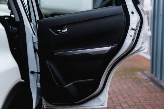 Suzuki Vitara 1.4 Sz-T Boosterjet Mh Hybrid Electric Superior White