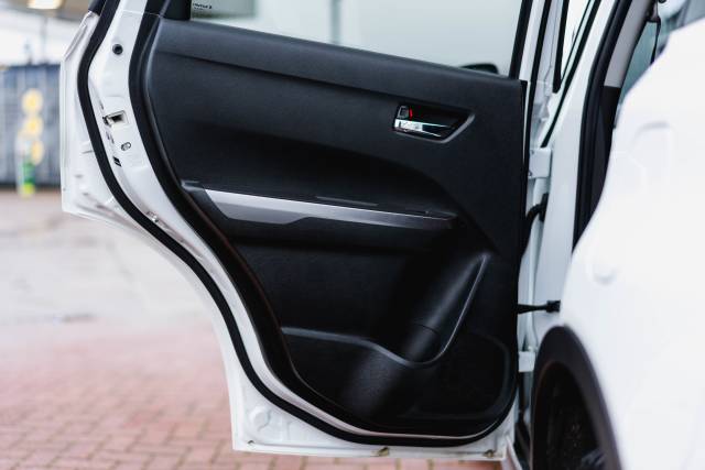 Suzuki Vitara 1.4 Sz-T Boosterjet Mh Hybrid Electric Superior White