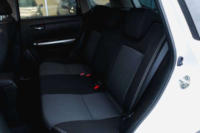 Suzuki Vitara 1.4 Sz-T Boosterjet Mh Hybrid Electric Superior White