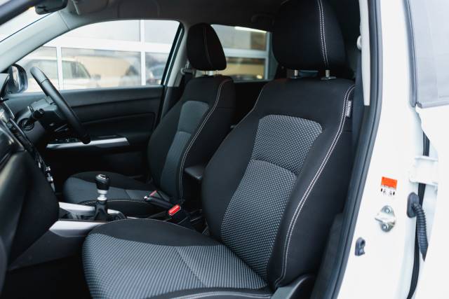 Suzuki Vitara 1.4 Sz-T Boosterjet Mh Hybrid Electric Superior White