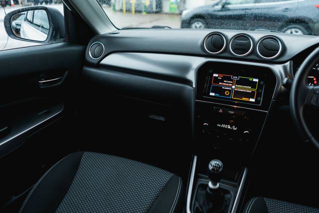 Suzuki Vitara 1.4 Sz-T Boosterjet Mh Hybrid Electric Superior White