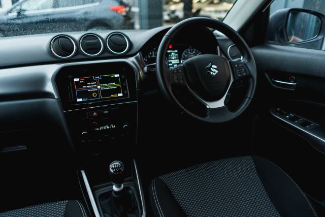 Suzuki Vitara 1.4 Sz-T Boosterjet Mh Hybrid Electric Superior White