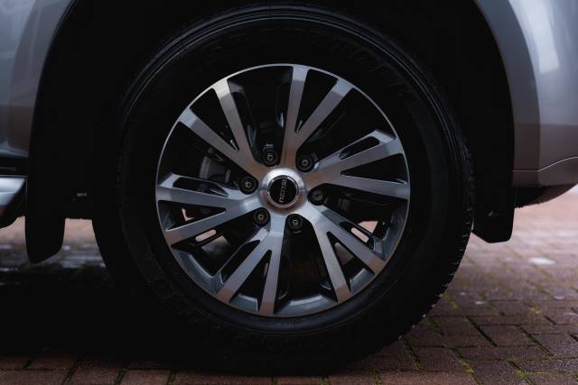 Isuzu D-Max 1.9 Dl40 Auto Diesel Mercury Silver Metallic