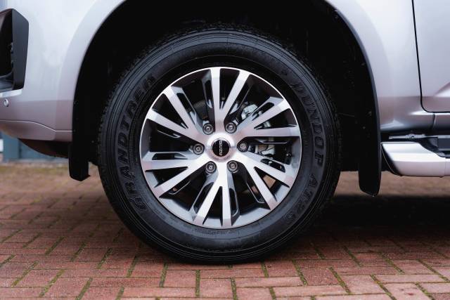 Isuzu D-Max 1.9 Dl40 Auto Diesel Mercury Silver Metallic